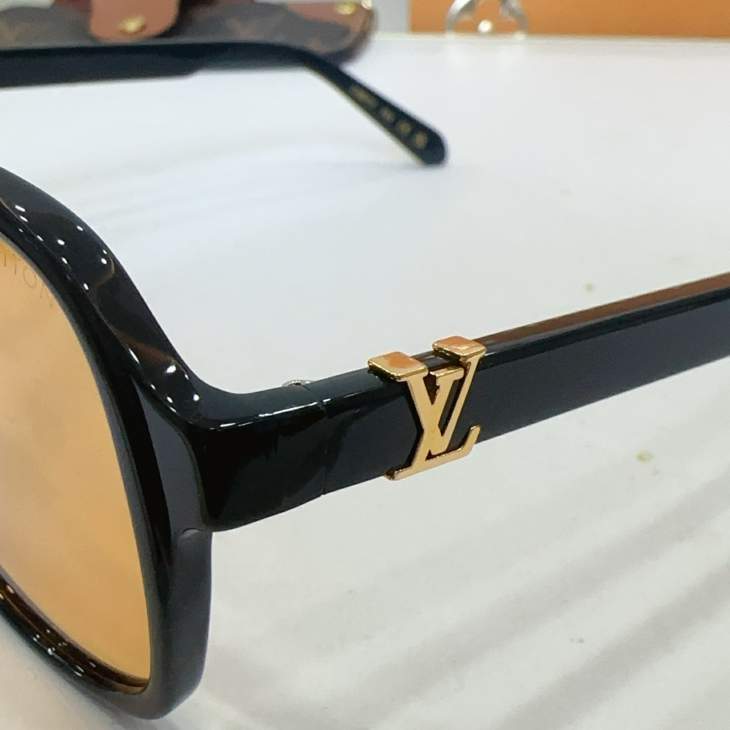 Picture of Louis Vuitton Sunglasses _SKUfw76771346fw